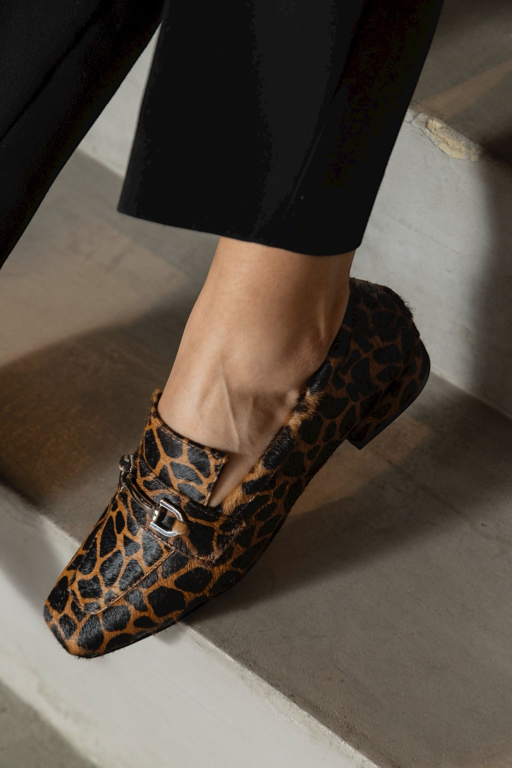 MOCASINES DE PELO ESTAMPADO JIRAFA