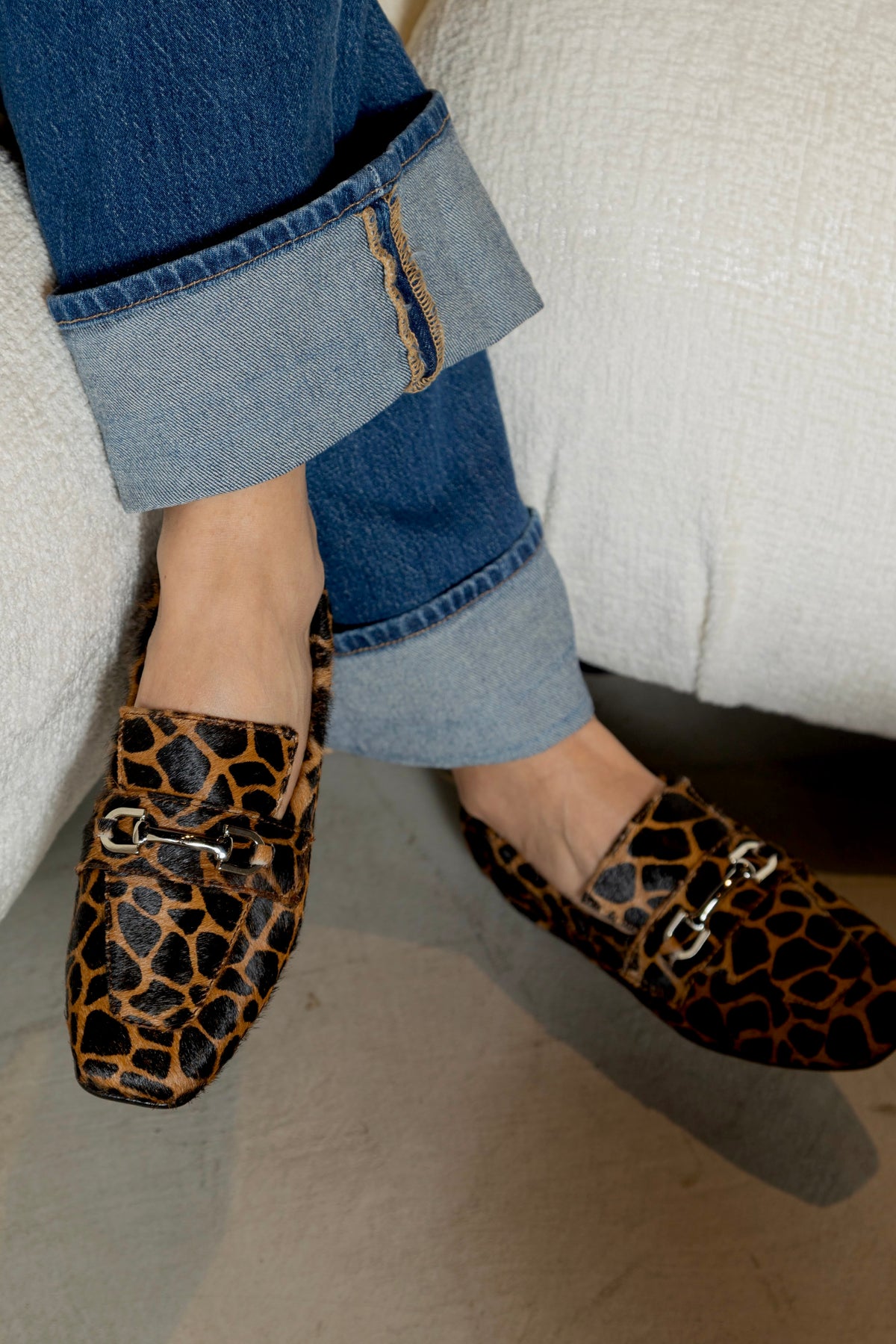 MOCASINES DE PELO ESTAMPADO JIRAFA