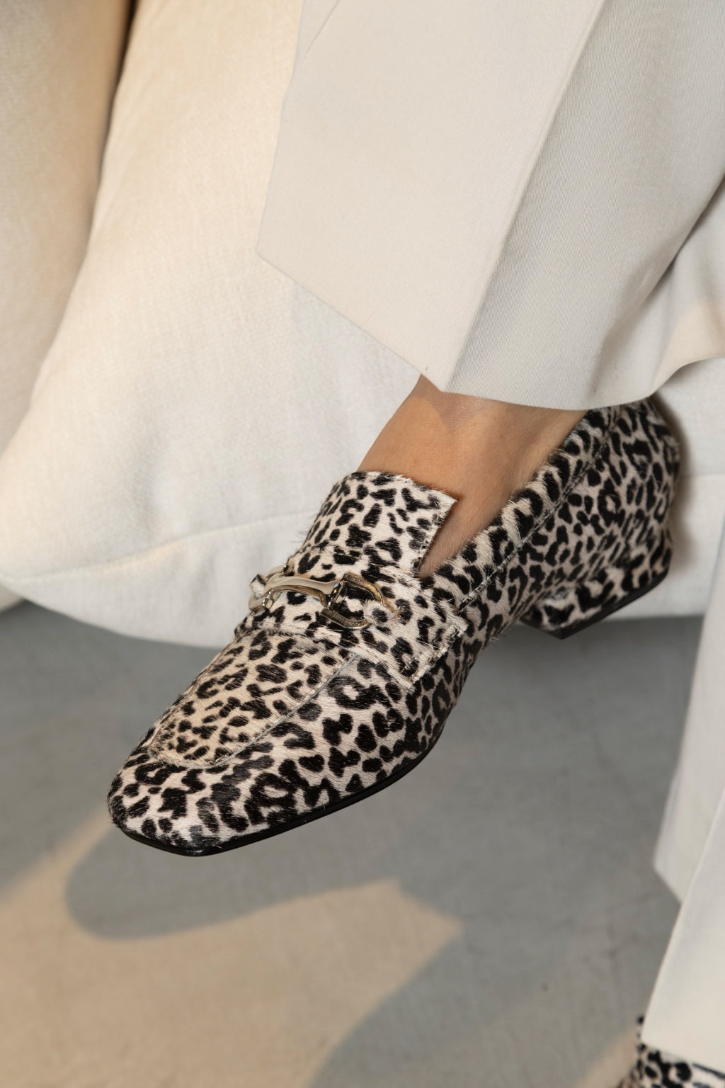 MOCASINES DE PELO ESTAMPADO LEOPARDO BLANCO